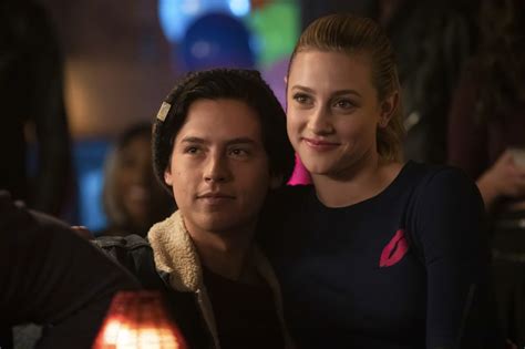 is betty cooper dating jughead